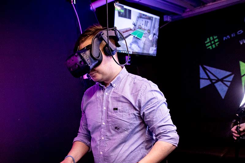 VIRTUAL REALITY -ELÄMYS