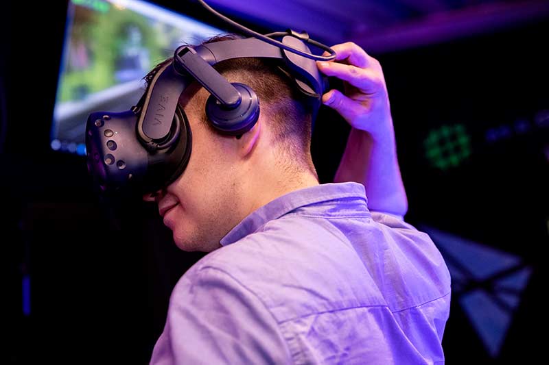 VIRTUAL REALITY -ELÄMYS